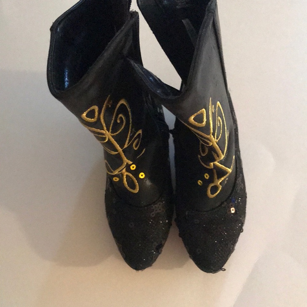 Disney Anna Frozen Boots.   Size 9/10 toddler